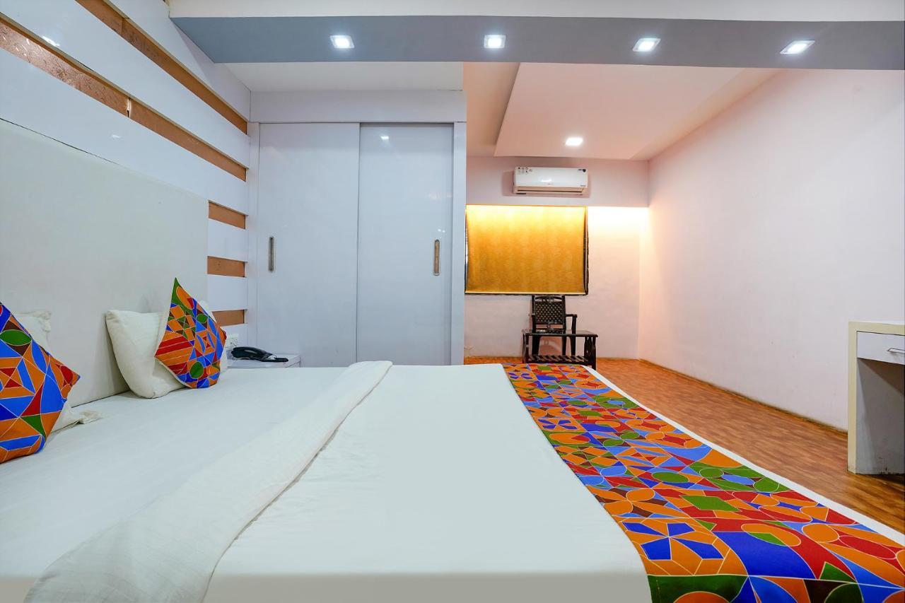 ホテルFabexpress Vinyasa Residency バヤンデル エクステリア 写真