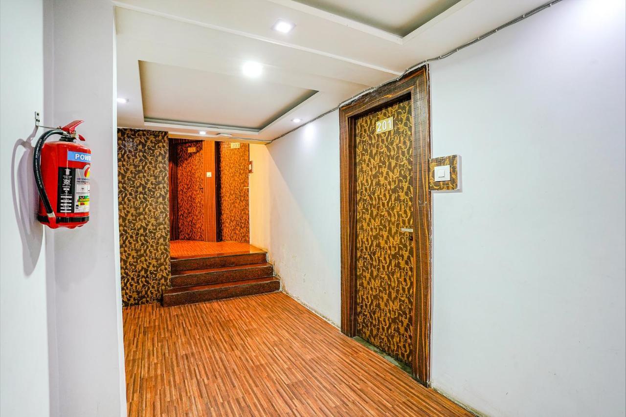 ホテルFabexpress Vinyasa Residency バヤンデル エクステリア 写真