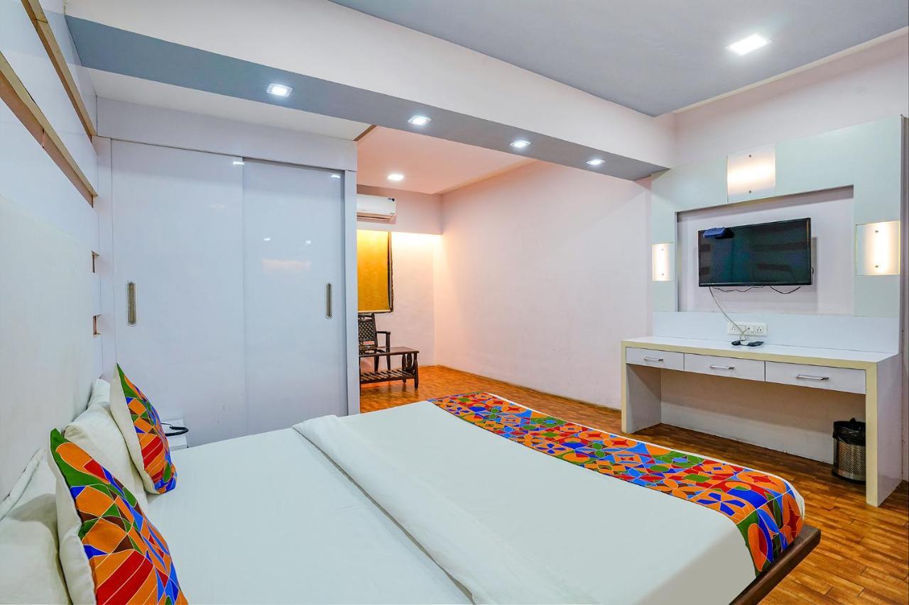 ホテルFabexpress Vinyasa Residency バヤンデル エクステリア 写真